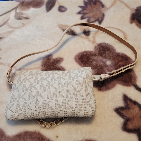 NEW MICHAEL KORS BELT/BAG - Picture 3 of 4